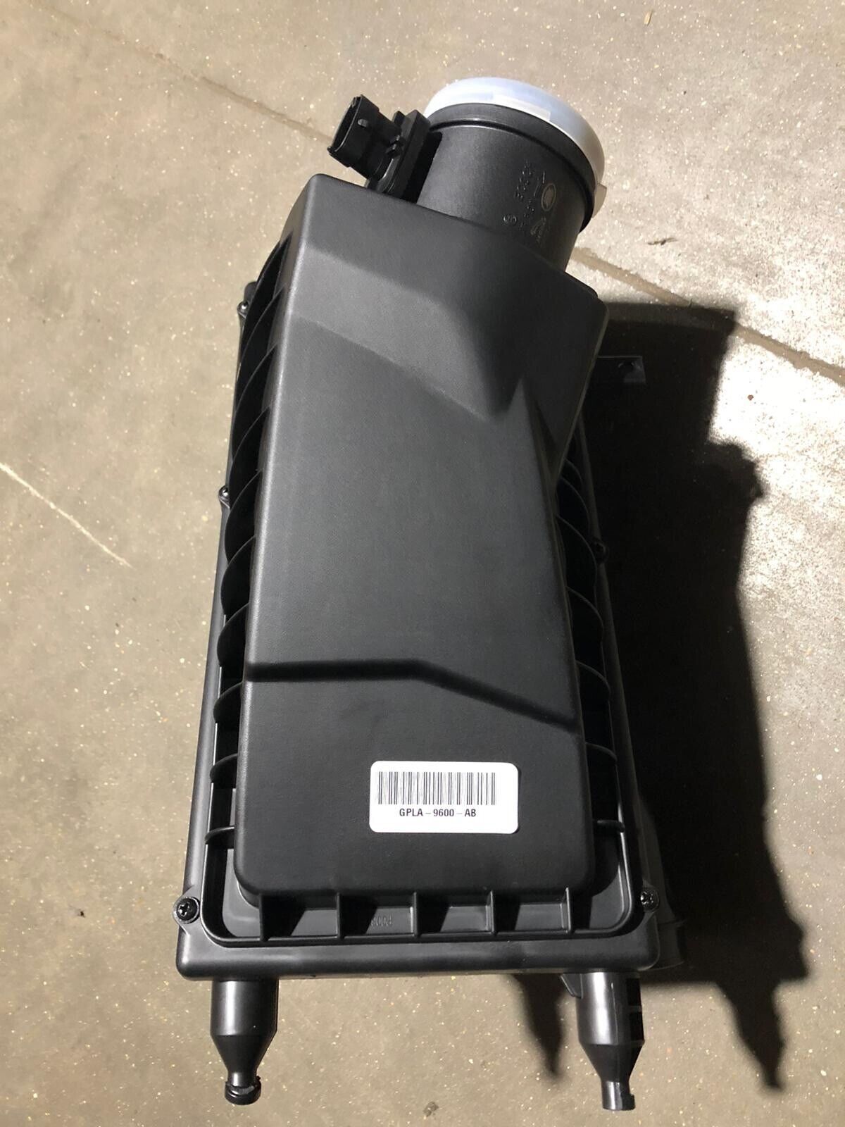 LR095792 - HAVA FİLTRE KAZANI SAĞ 5.0L BNZ. (VOGUE) - Land Rover