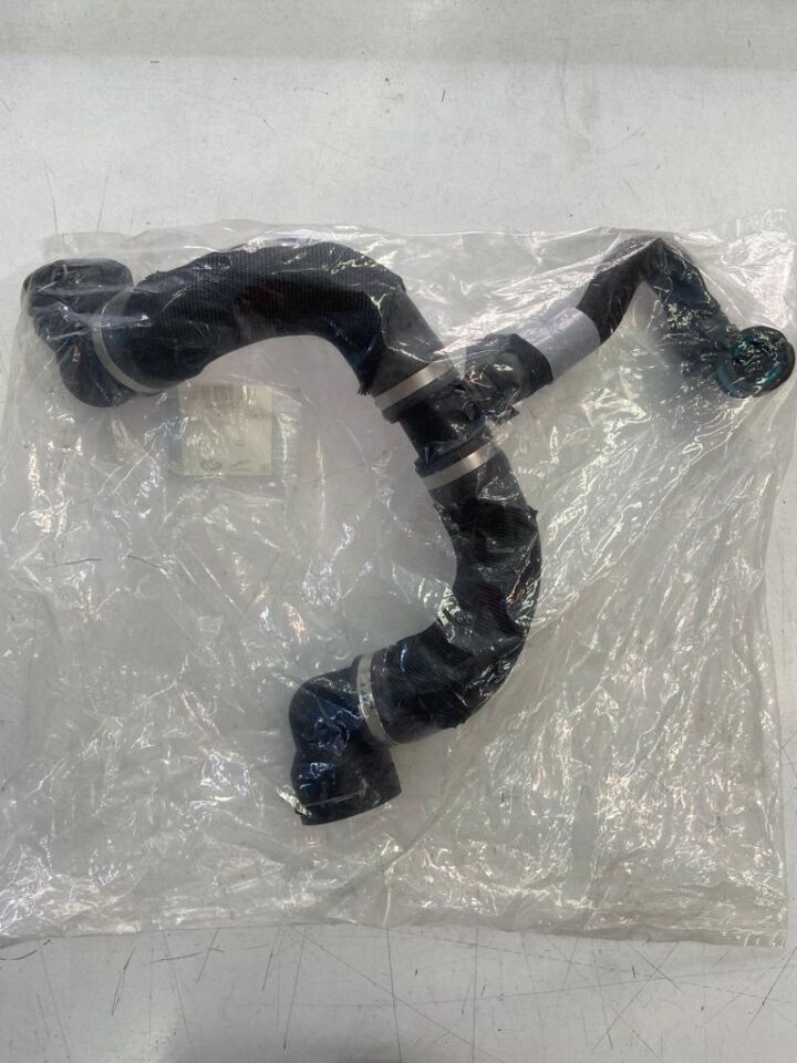 T2H20145 - RADYATÖR ÜST HORTUMU (XE/ALL NEW XF) - Jaguar