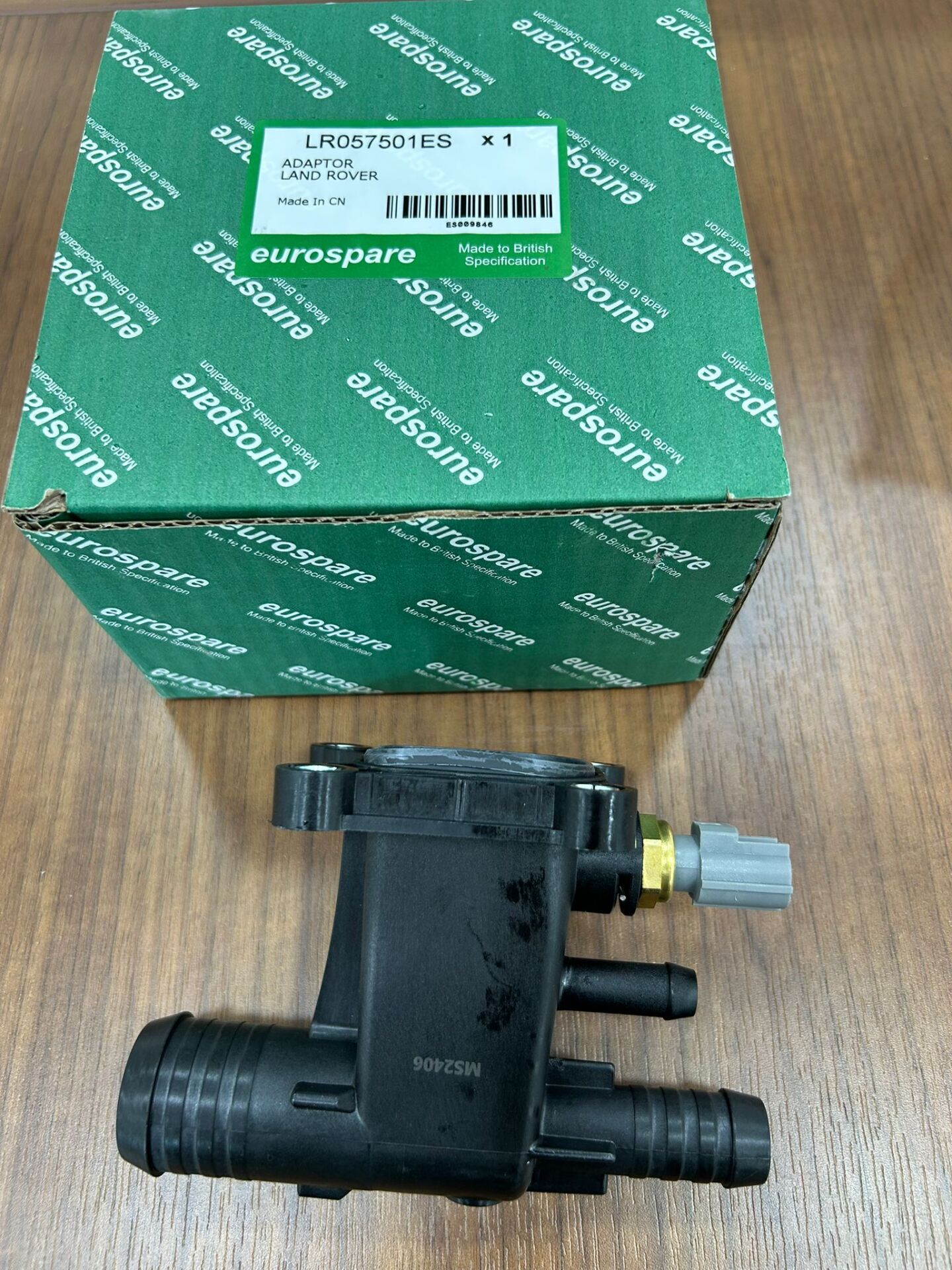 LR057501G - SU ÇIKIŞ KONNEKTÖRÜ 2.0L (VOGUE/SPORT) - Eurospare