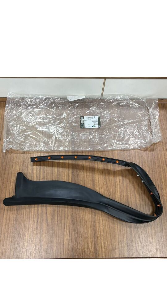 LR136826 - ARKA KAPI FİTİL SAĞ (VELAR) - Land Rover