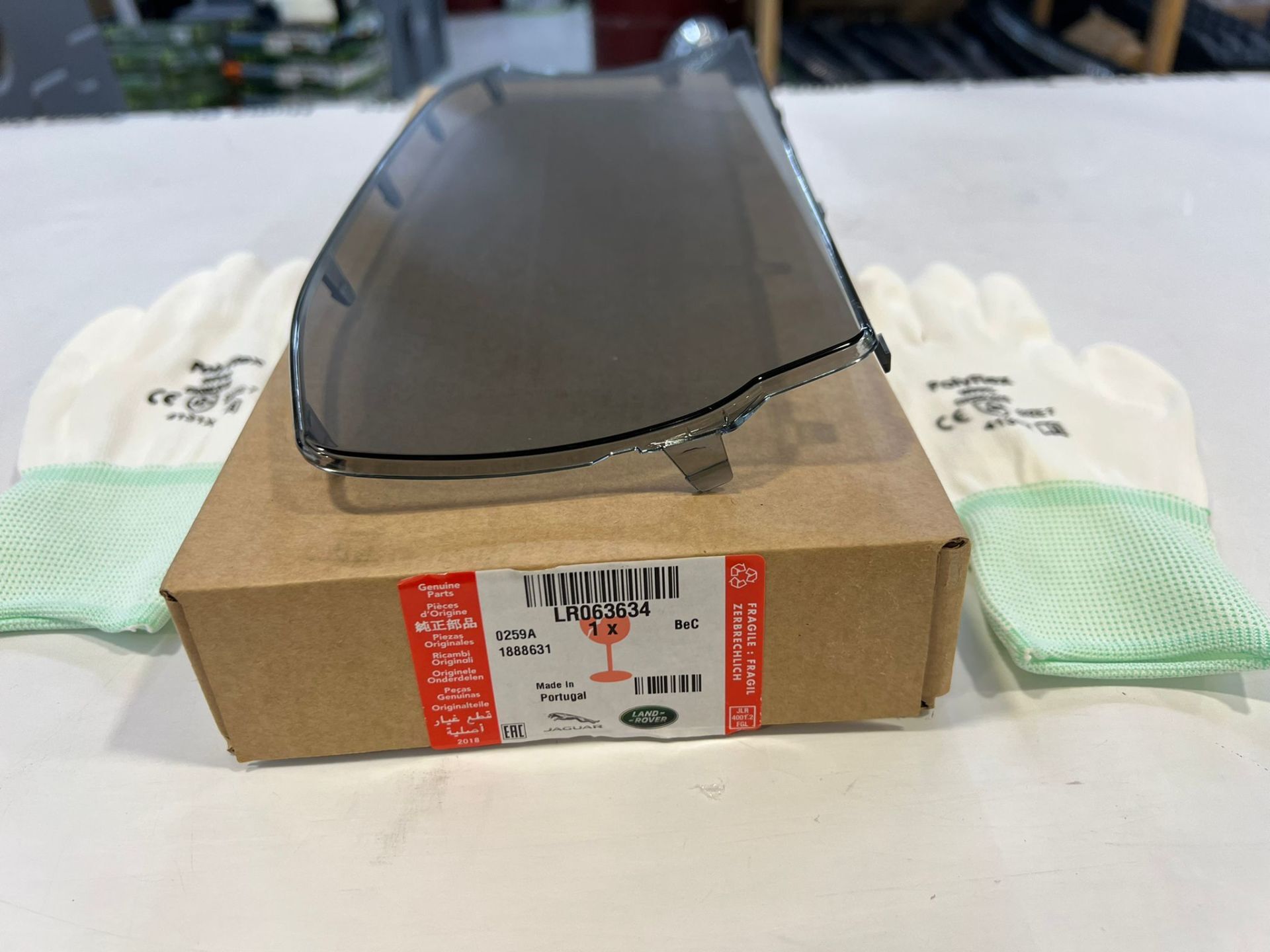 LR063634 - GÖSTERGE CAMI (VOGUE/SPORT) - Land Rover