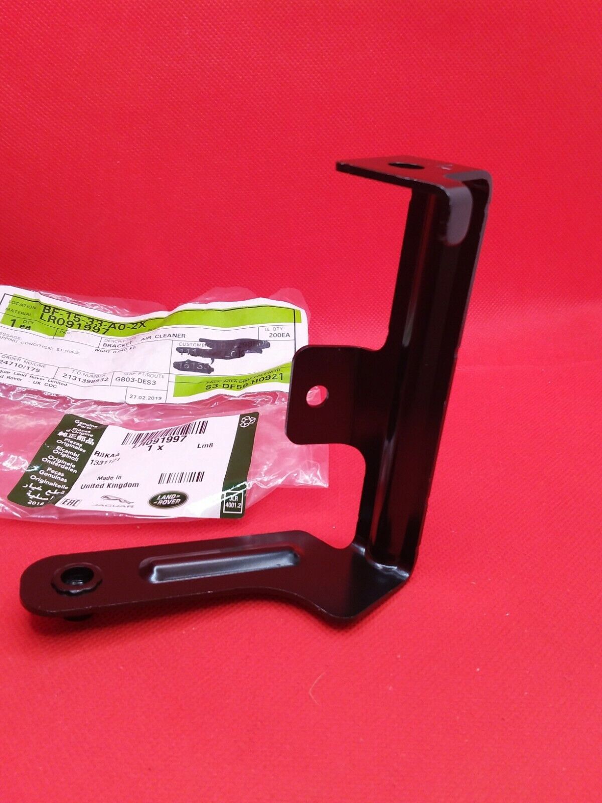 LR091997 - ÖN PANEL TUTUCUSU SOL (VELAR ) - Land Rover