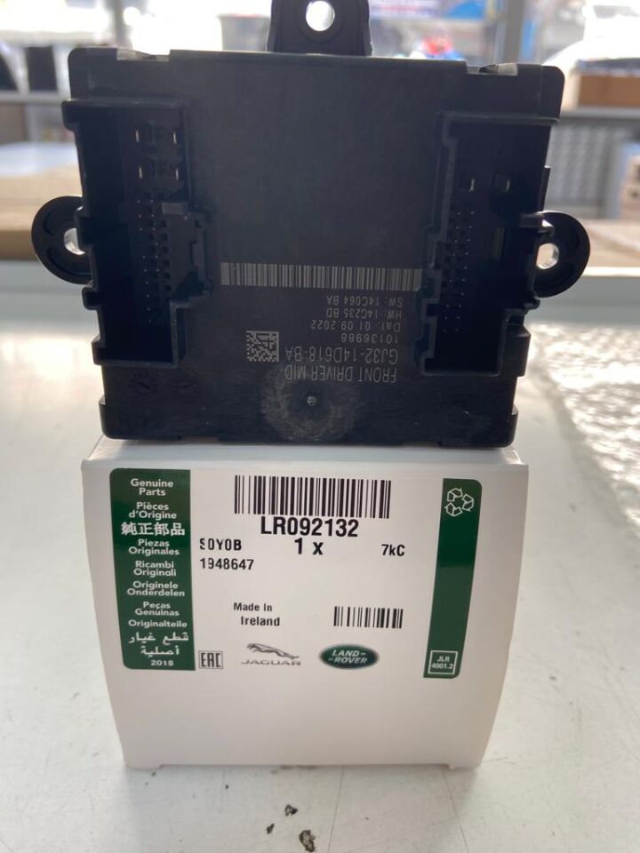 LR092132 - ÖN KAPI BEYNİ SOL (DISCO/SPORT/EVOQUE/RRS) - Land Rover