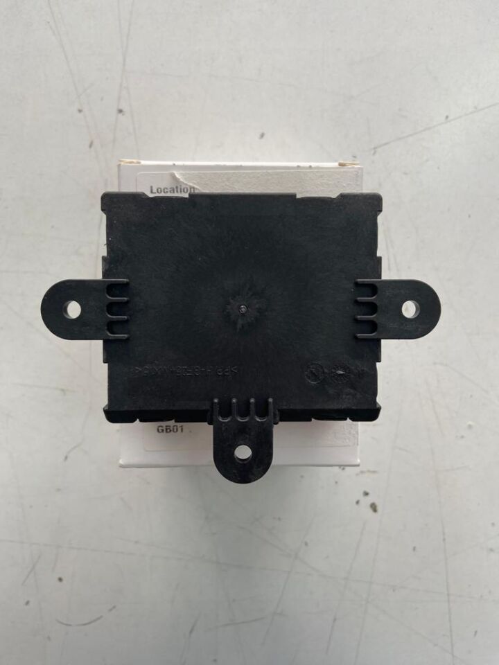 LR092132 - ÖN KAPI BEYNİ SOL (DISCO/SPORT/EVOQUE/RRS) - Land Rover