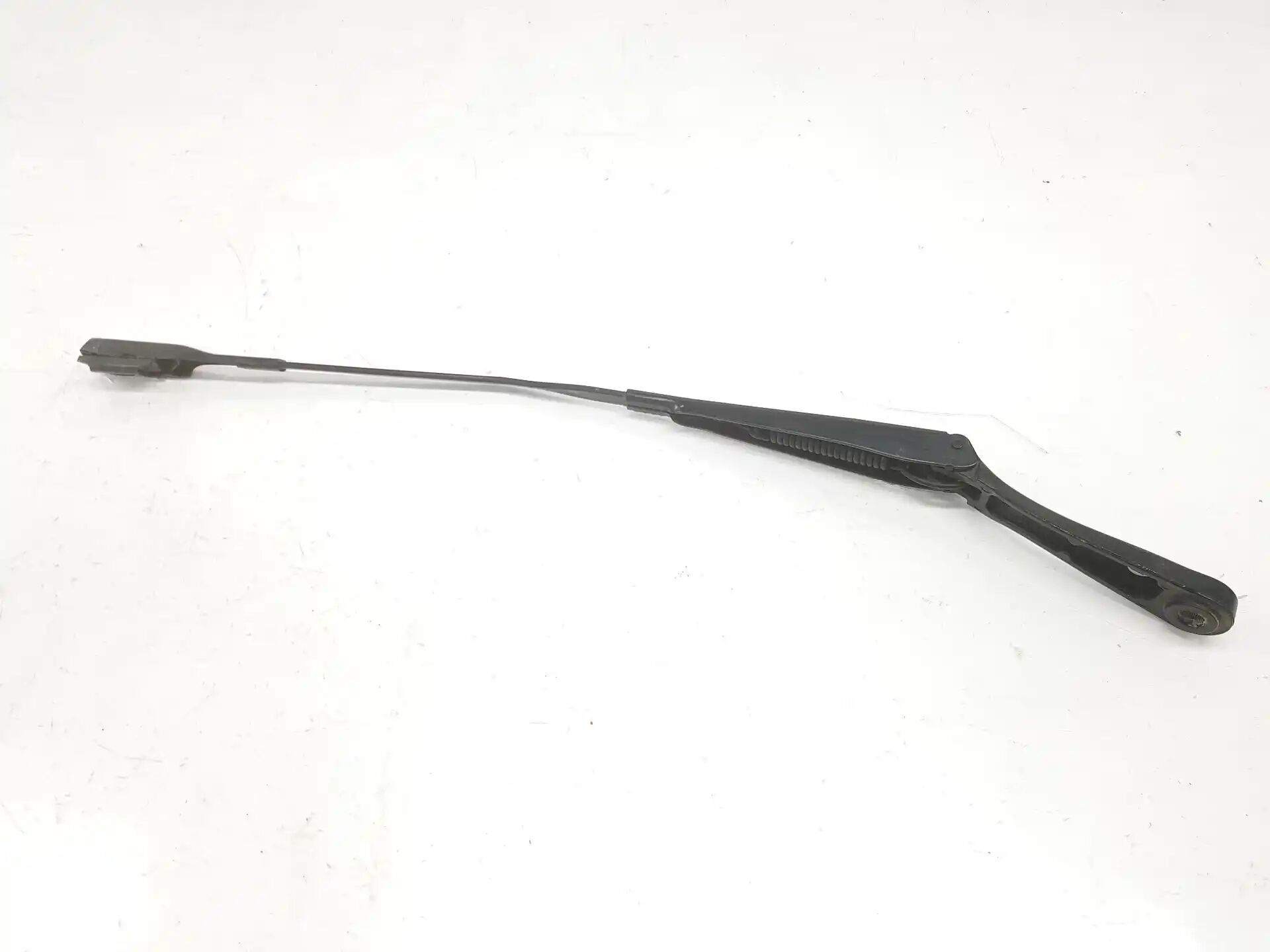 LR114643 - ÖN SİLECEK KOLU SOL SÜRÜCÜ (NEW EVOQUE 19>) - Land Rover