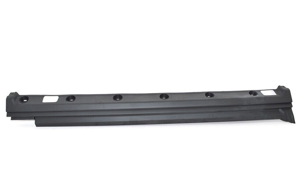 LR018383 - MARŞBİYEL KAPLAMA SAĞ (3.0/3.6/VOGUE) - Land Rover