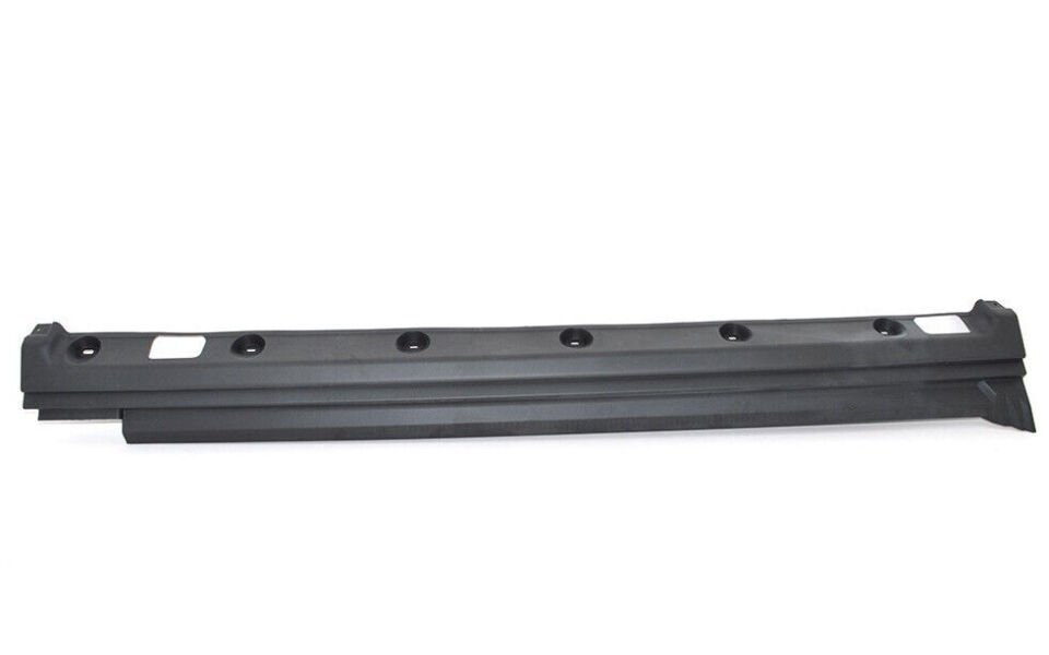 LR018383 - MARŞBİYEL KAPLAMA SAĞ (3.0/3.6/VOGUE) - Land Rover