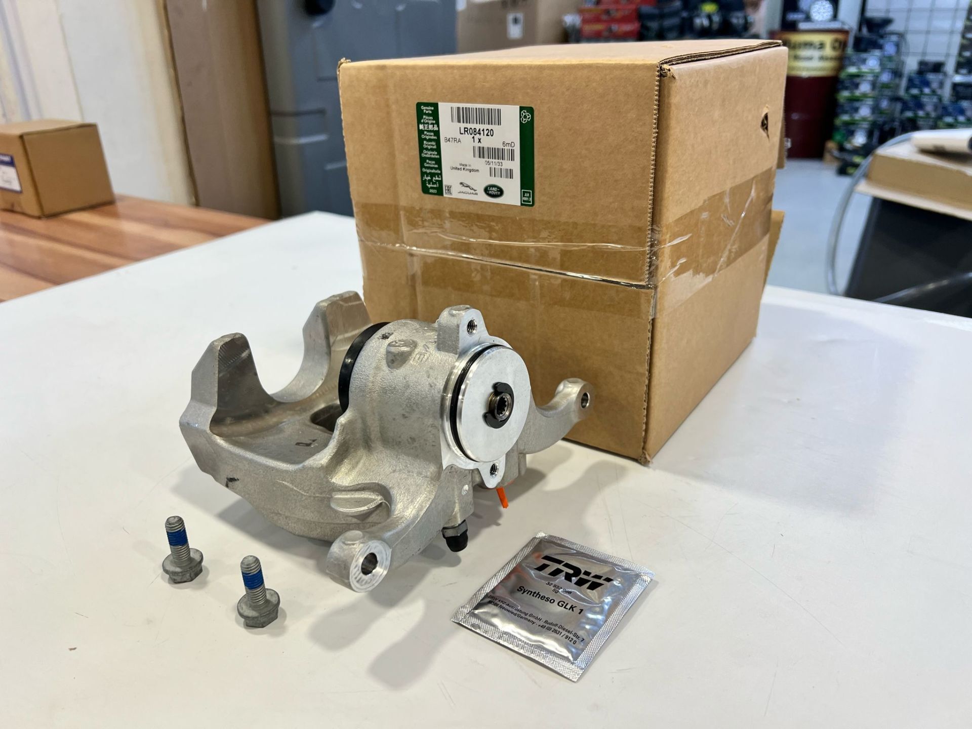 LR084120 - ARKA FREN KALİPERİ SOL (SPORT) - Land Rover