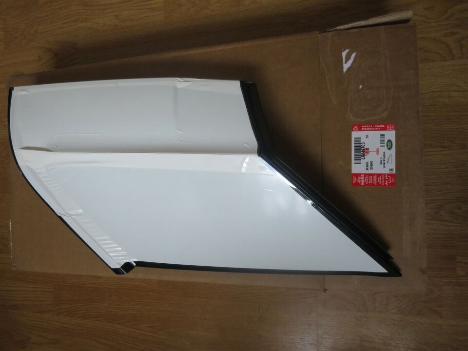 LR048703 - ARKA KÖŞE KAPLAMA SAĞ (EVOQUE) - Land Rover