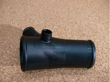 LR024518 - İNTERCOOLER FLANSI 2.0L(EVOQUE) - Land Rover