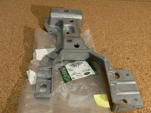 LR143160 - ÖN TAMPON BAĞLANTI SACI SAĞ (VELAR) - Land Rover