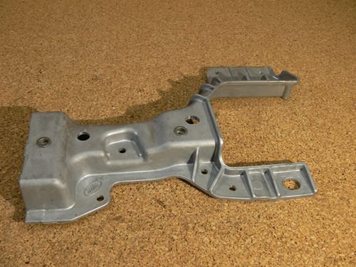 LR143160 - ÖN TAMPON BAĞLANTI SACI SAĞ (VELAR) - Land Rover