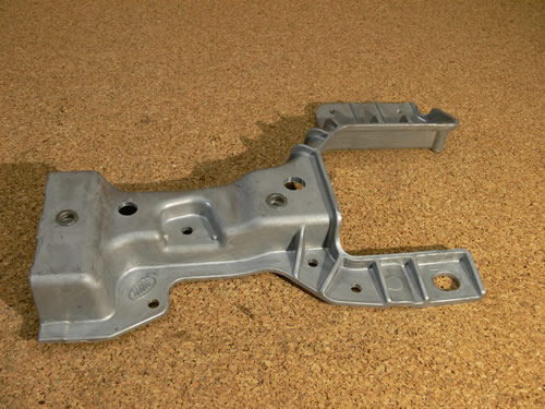 LR143160 - ÖN TAMPON BAĞLANTI SACI SAĞ (VELAR) - Land Rover