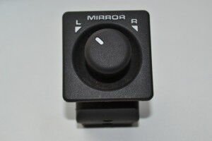 YUH100270LNF - AYNA AÇMA/KAPAMA DÜĞME 6A(TD4) - Land Rover