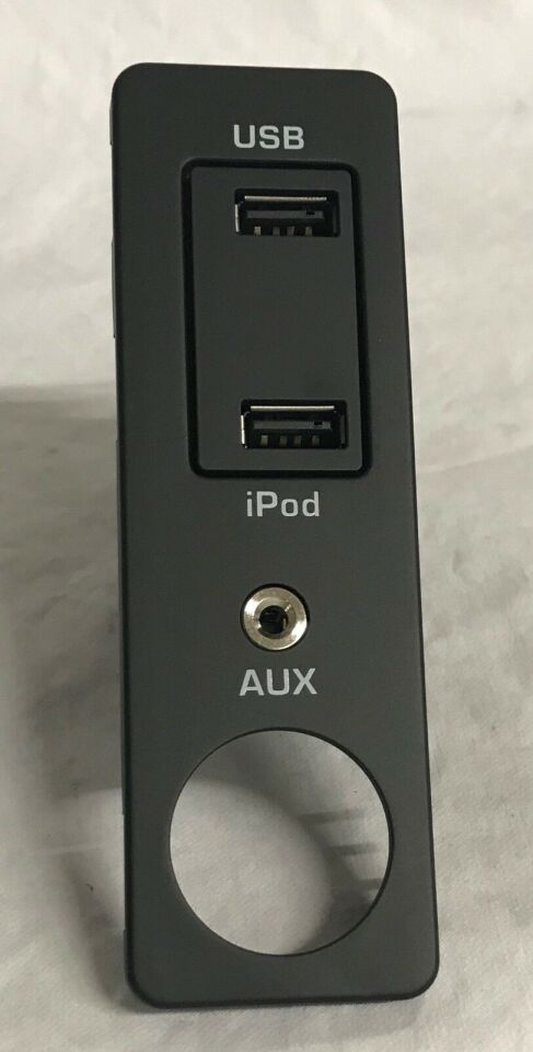 LR025882 - USB/IPOD GİRİŞ MODÜLÜ(EVOQUE) - Land Rover