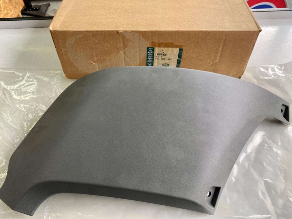LR026329 - ARKA ÇEKİ DEMİR KAPAK SAĞ (EVOQUE) - Land Rover