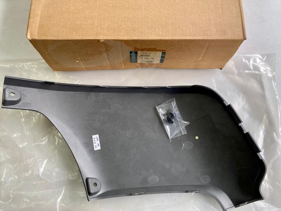 LR026329 - ARKA ÇEKİ DEMİR KAPAK SAĞ (EVOQUE) - Land Rover