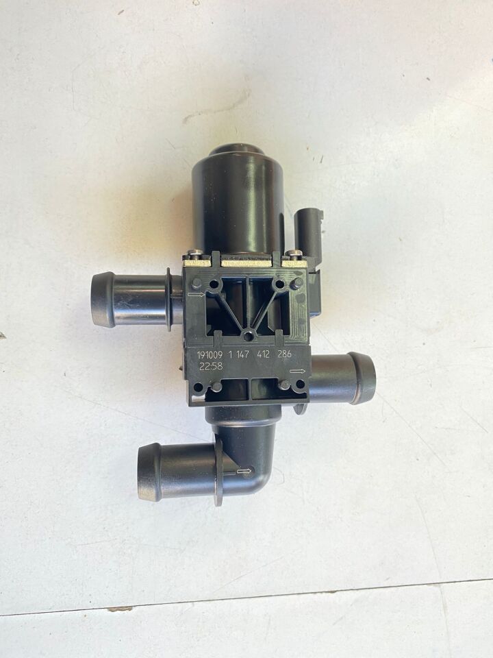 LR117170 - KALORİFER SU KONTROL VALFİ (4.4L V8/SPORT/VELAR/DİSC.S5) - Land Rover