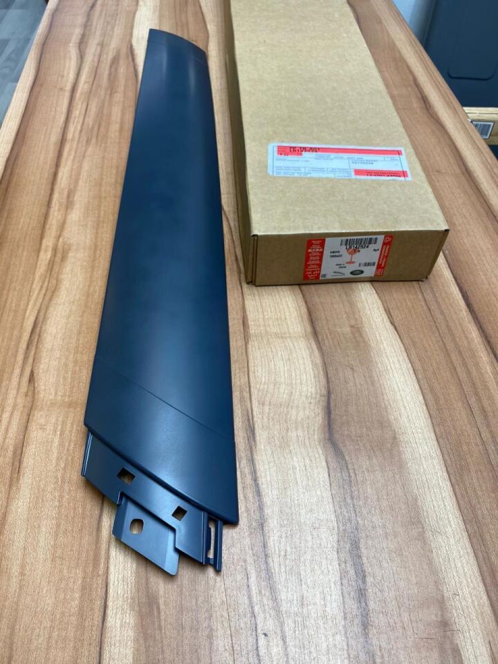 LR161356 - ÖN CAM DİREK BAKALİT SAĞ (NEW DEFENDER) - Land Rover