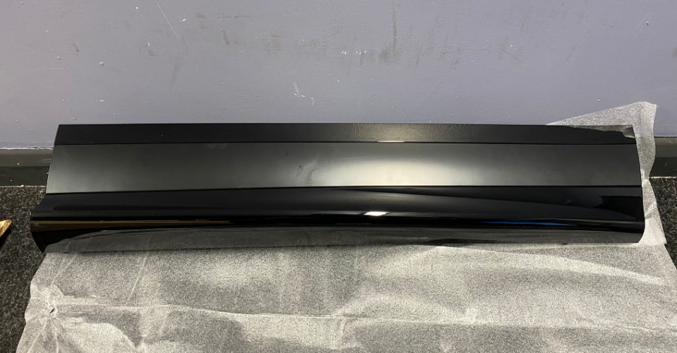 LR164824 - ÖN KAPI BAKALİTİ SAĞ (NEW EVOQUE/2020) - Land Rover