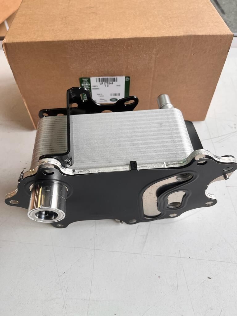LR172844 - MOTOR YAĞ SOĞUTUCUSU 3.0L AJ20D6 (VOGUE) - Land Rover