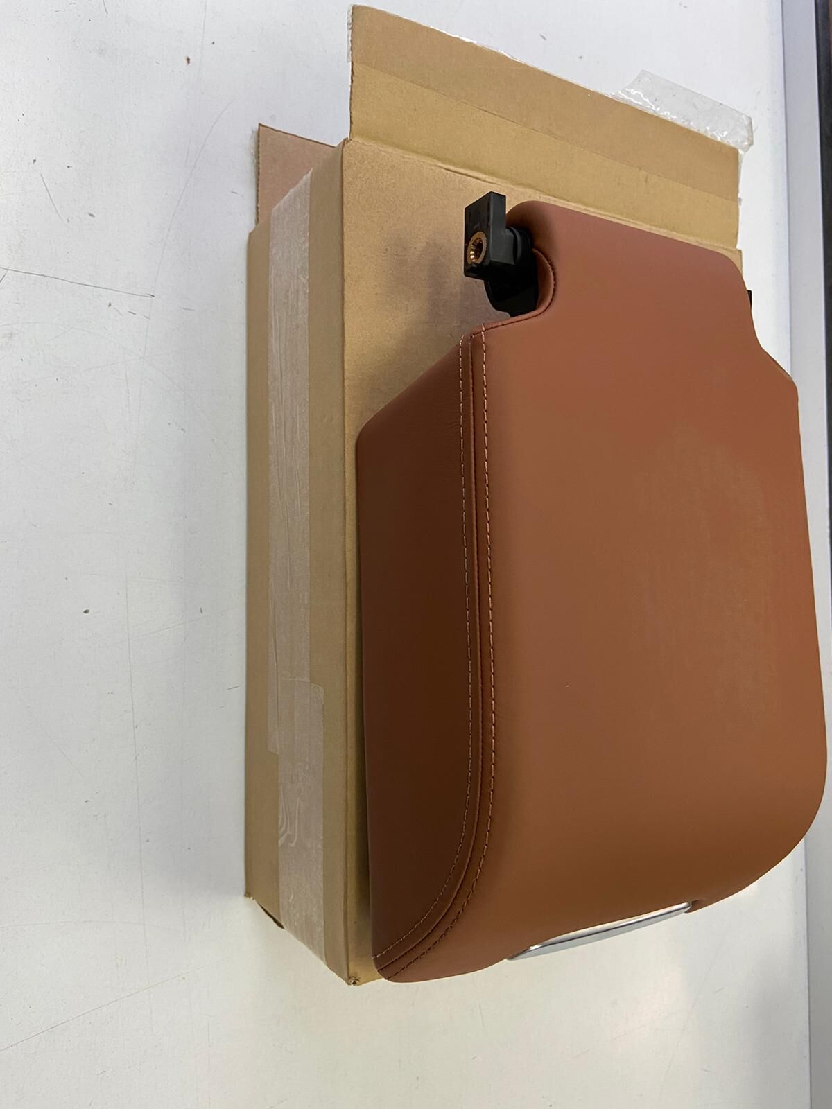 LR030732 - ORTA KONSOL KAPAĞI (3.0/SPORT) - Land Rover