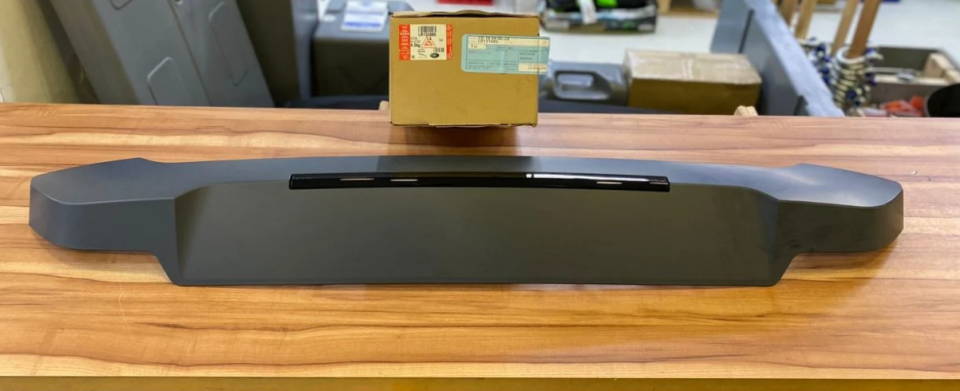 LR175754 - ARKA BAGAJ SPOİLER (NEW DEF.) - Land Rover