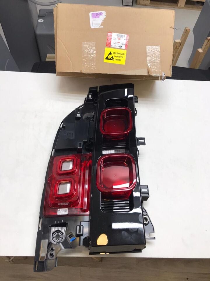 LR147938 - ARKA STOP SAĞ(NEW DEF.) - Land Rover