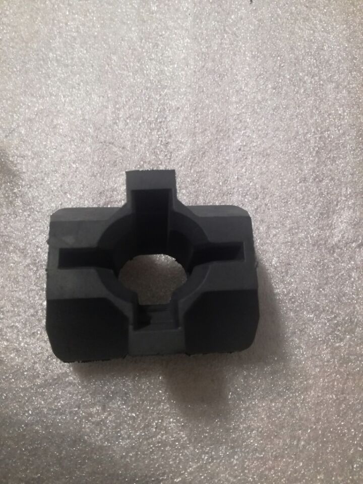 LR034565 - RADYATÖR ALT BRAKETİ (3.0LV6/ALL) - Land Rover