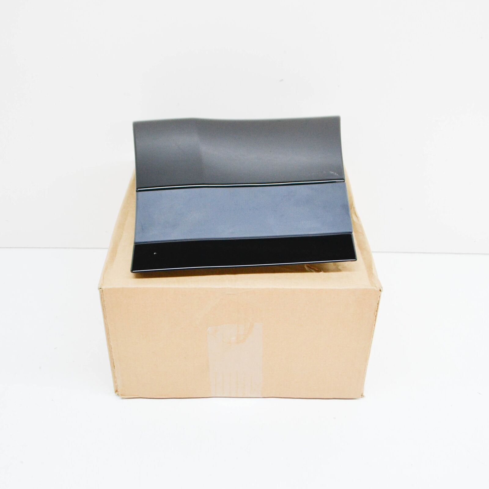 LR123092 - ÖN ÇAMURLUK ALT BAKALİTİ SAĞ (VELAR) - Land Rover