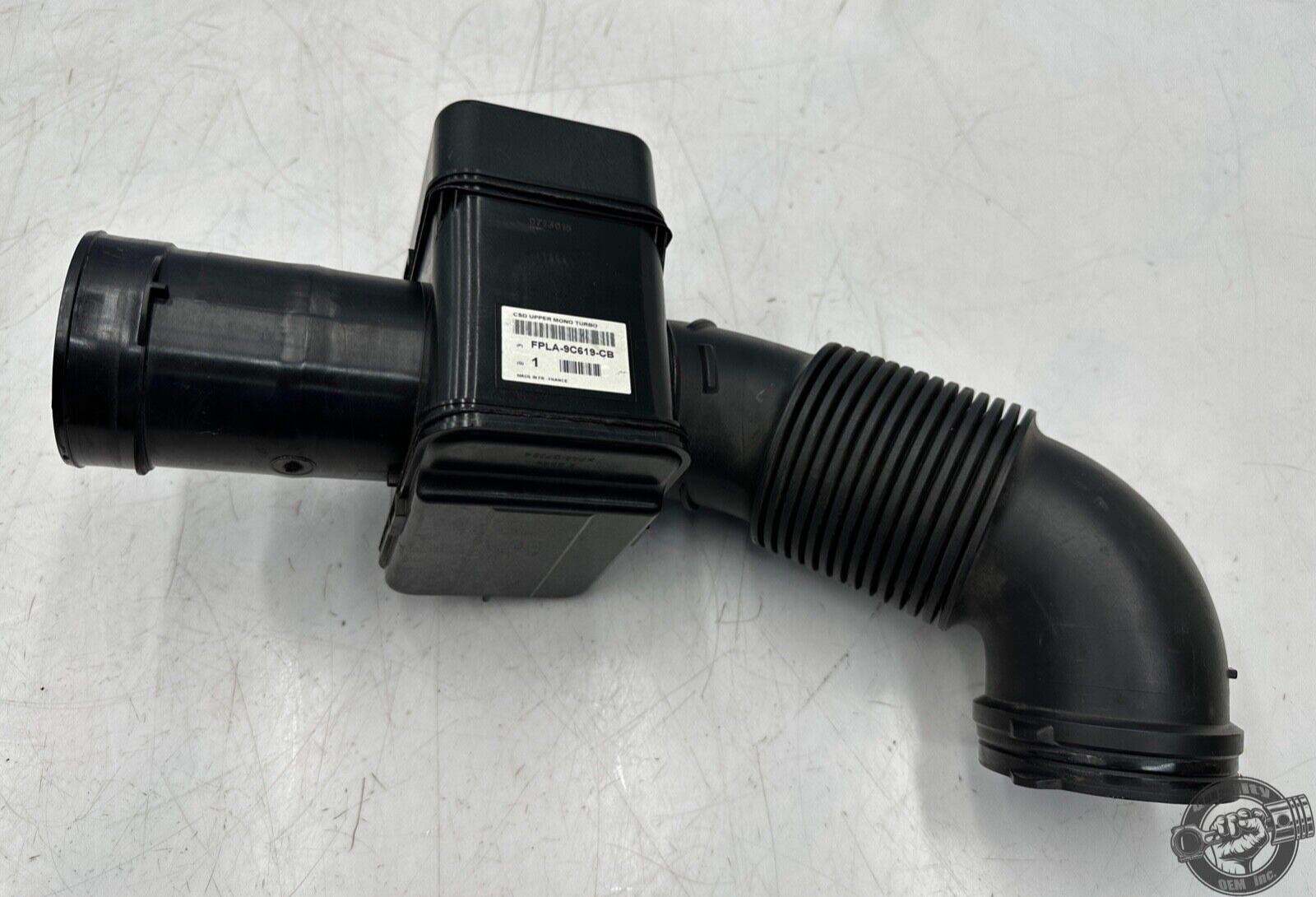 LR062830 - HAVA KANALI BORU ÜST(3.0L GEN2 VOGUE/RRS/DİSC.5) - Land Rover