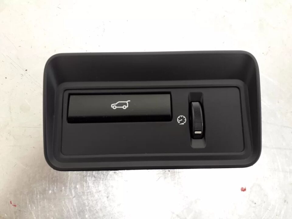 LR038676 - BAGAJ AÇMA DÜĞME (3.0L V6) - Land Rover