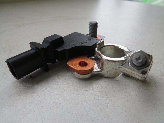 LR038721 - AKÜ KUTUP BAŞI /NEGATİF 2.0L (DİSC.SPORT/VOGUE/SPORT) - Land Rover