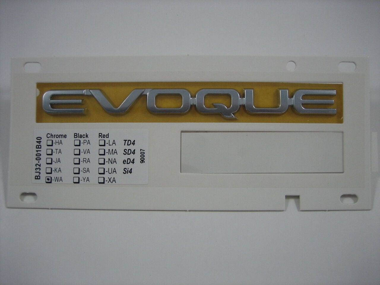 LR035431 - ARKA BAGAJ EVOQUE YAZI KIRMIZI (EVOQUE) - Land Rover