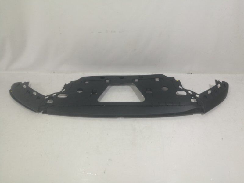 LR138276 - ÖN TAMPON ALT KAPAK (VELAR) - Land Rover