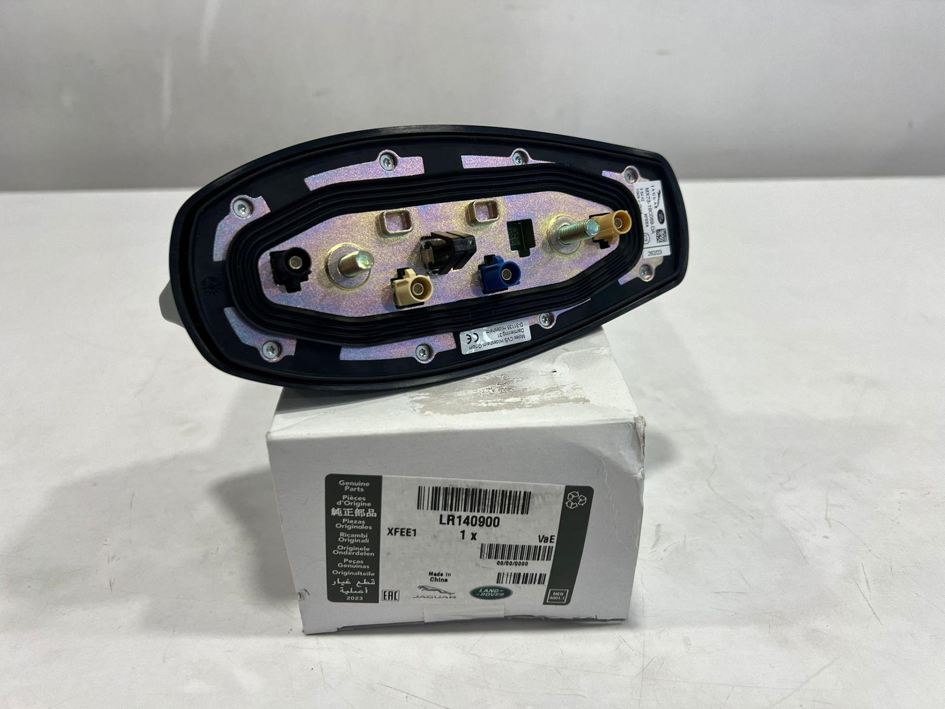 LR140900 - TAVAN ANTENİ (DİSCO 5/SPORT/NEW DEFENDER) - Land Rover