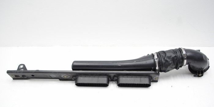 LR049314 - HAVA FİLTRE BORUSU ALT SOL (3.0L V6/RRS/VOGUE 2013) - Land Rover