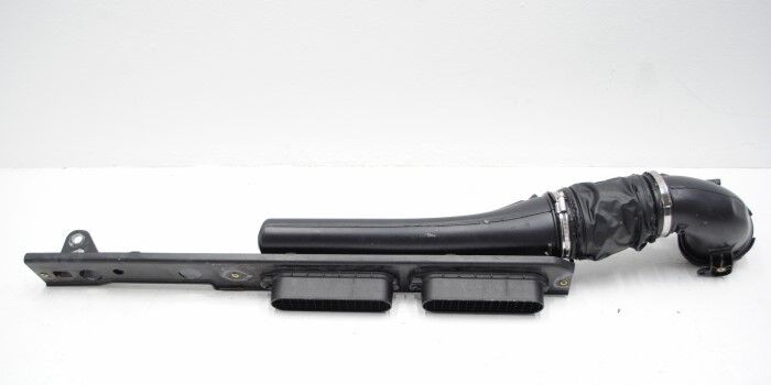 LR049314 - HAVA FİLTRE BORUSU ALT SOL (3.0L V6/RRS/VOGUE 2013) - Land Rover