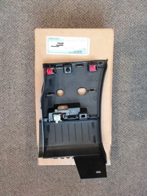 LR048272 - ÖN ÇAMURLUK ALT BAKALİT SOL (3.0L V6) - Land Rover