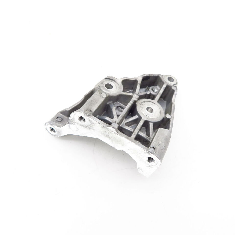 QVU500340 - DİREKSİYON POMPA BRAKET(DİSCO 3/SPORT) - Land Rover