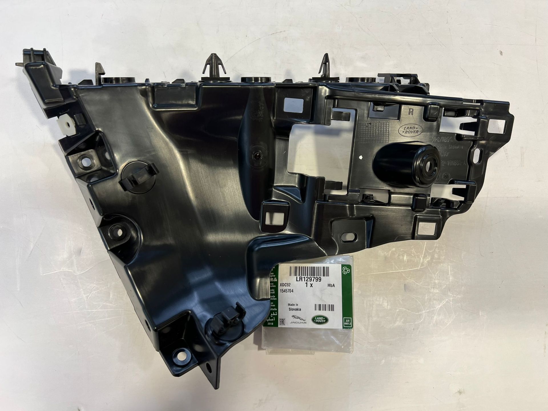 LR129799 - ARKA TAMPON BRAKET SAĞ(NEW DEF) - Land Rover