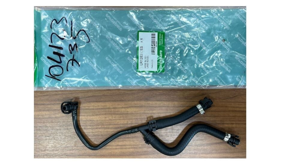 104123735G - RADYATÖR SU DEPO HORTUMU 3.0 BNZ. (NEW DEFENDER) - Eurospare