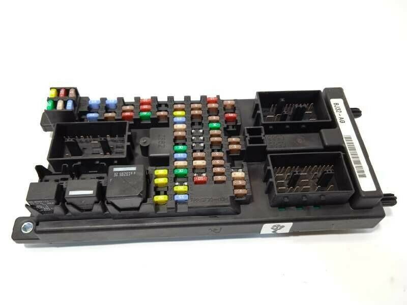 LR055939 - SİGORTA KUTUSU KOMPLE (EVOQUE) - Land Rover