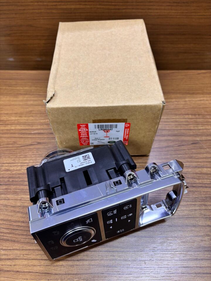 LR080242 - VİTES PANELİ(VOGUE-2015) - Land Rover