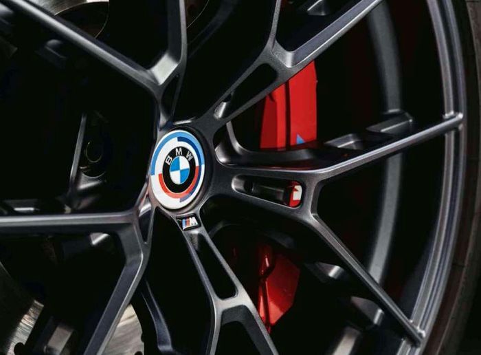 36125A57484 - BMW JANT KAPAK ARMA SETİ 50.YIL | 56 MM - BMW Group