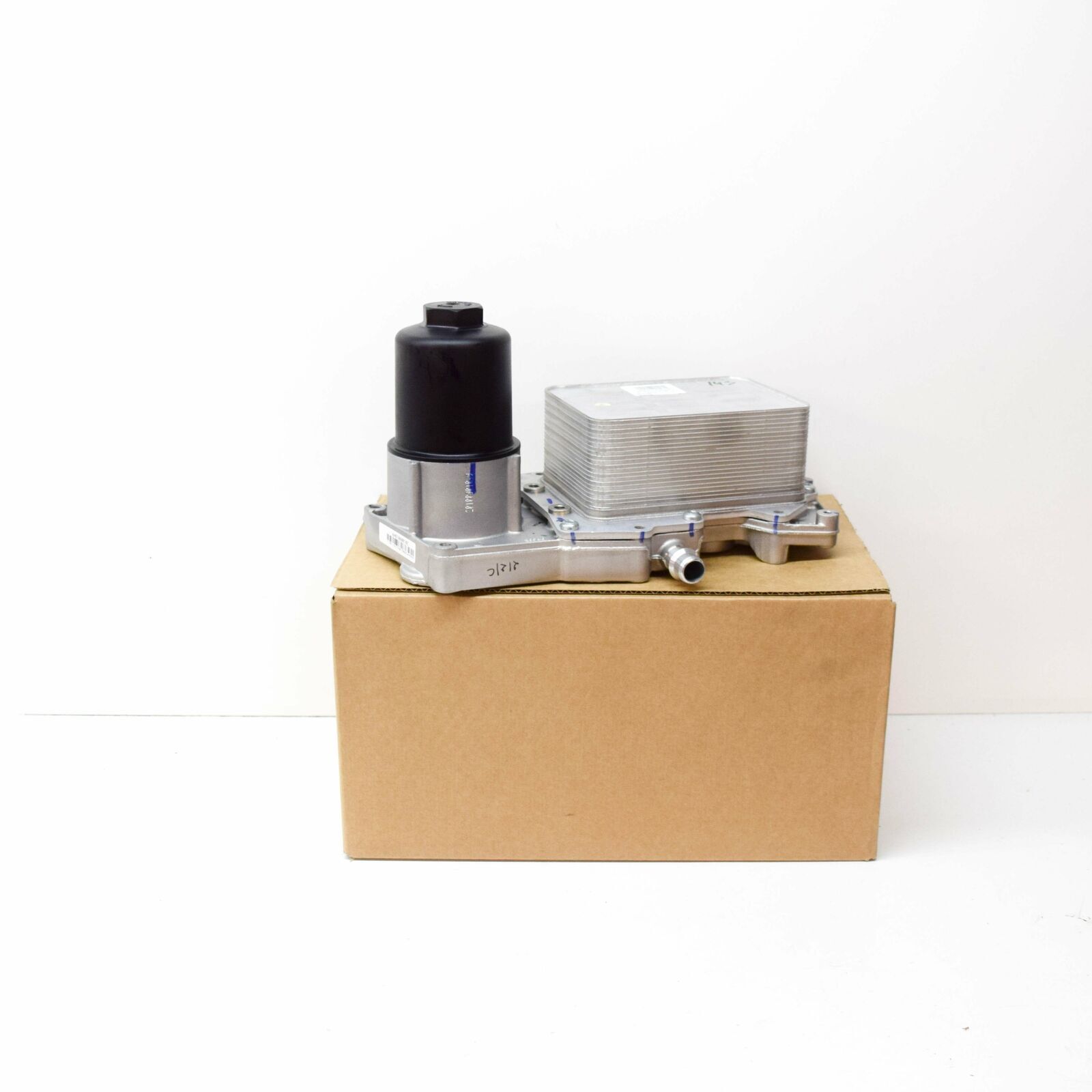 LR113200G - MOTOR YAĞ SOĞUTUCU KOMPLE KÜTÜKLÜ 4.4L V8 (VOGUE) - Nissens