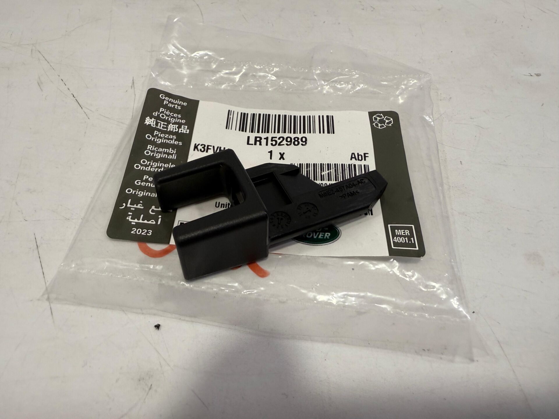 LR152989 - BAGAJ PANZİNOT KLİPSİ (NEW VOGUE 22>) - Land Rover