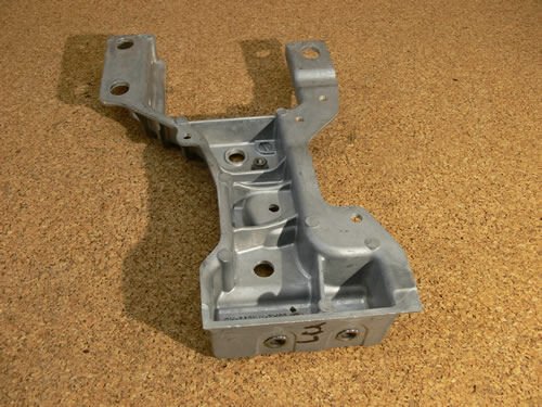 LR143161 - ÖN TAMPON BAĞLANTI SACI SOL (VELAR) - Land Rover