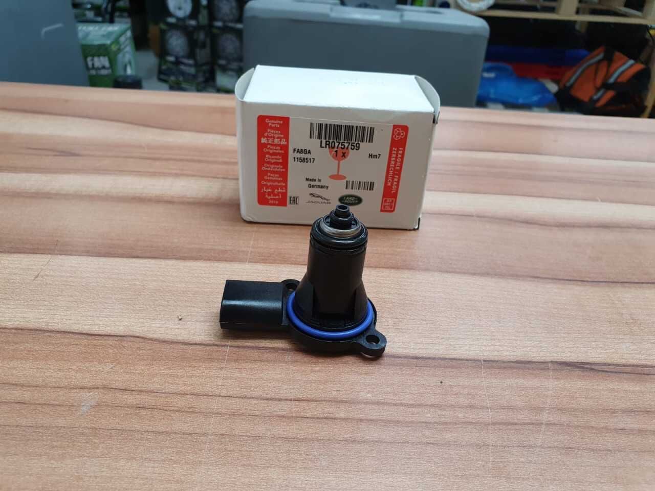 LR075759 - HAVA SÜSPANSİYON VALFİ (3.0L V6/SPORT/VOGUE) - Land Rover