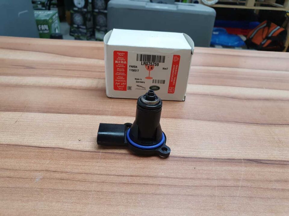 LR075759 - HAVA SÜSPANSİYON VALFİ (3.0L V6/SPORT/VOGUE) - Land Rover